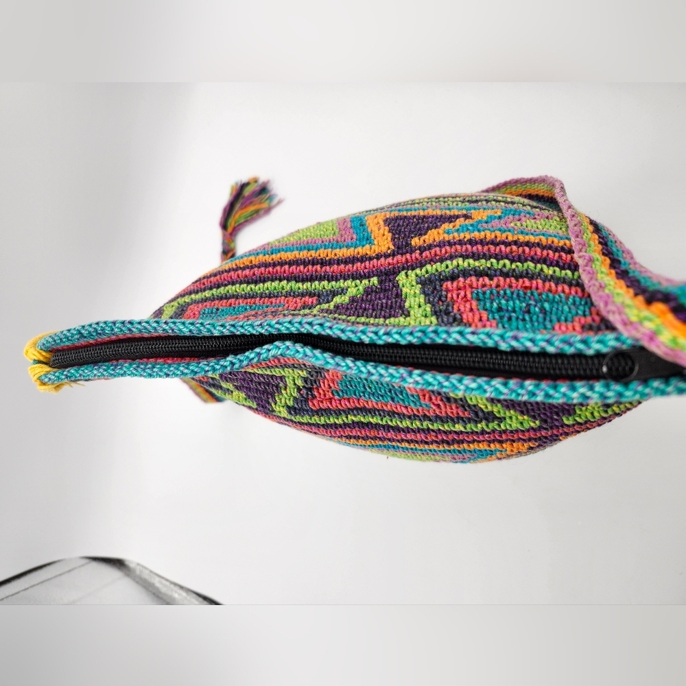Multicolor Geometric Patterned Bucket Bag Wayuu Mochila Columbia - Picture 4 of 6